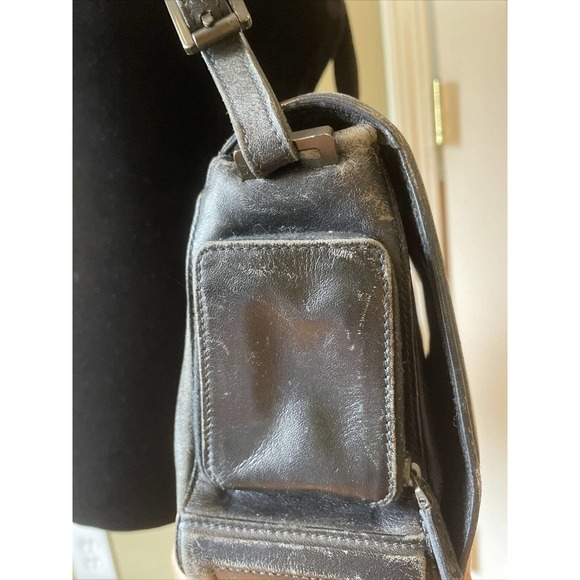 Gucci vintage black leather Shoulder Handbag inside zip pocket 0013347002058 - Picture 4 of 12